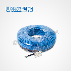 双导发热电缆其结构包括保护层PVC护套和由编织的镀锡铜屏蔽网构成的金属屏蔽，其中空部设有2条由多股发热导线及其特氧龙、交联聚乙烯保护层构成的发热主干线；2条多股发热导线可自成回路。